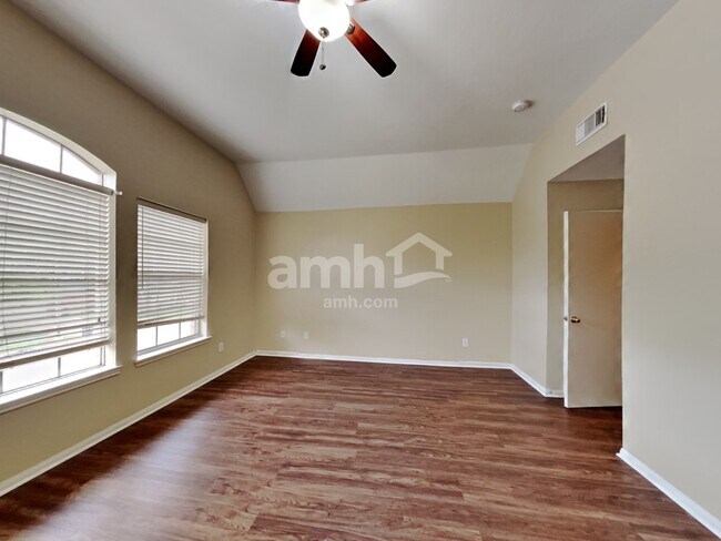 Building Photo - 30826 Trinket Dr