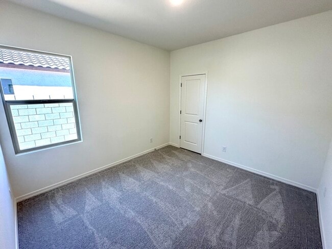 Building Photo - Beautiful new home in Bella Vista Farms, San Tan Valley! 9' ceilings, tile floors, granite counte...