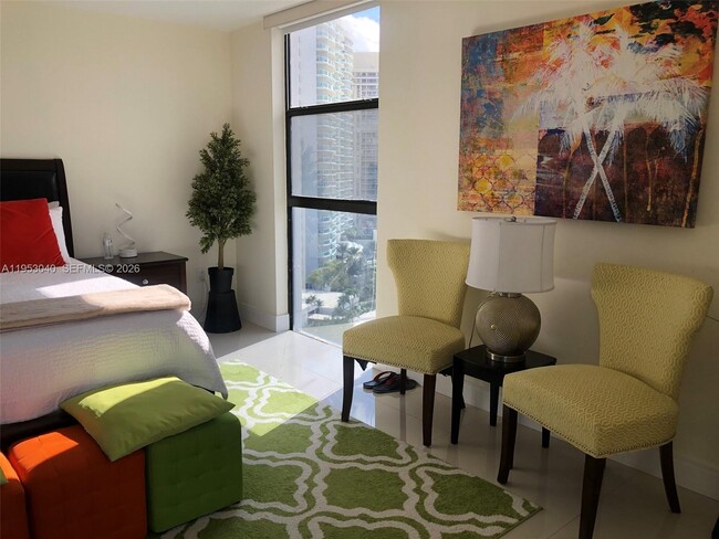 Building Photo - 20515 E Country Club Dr