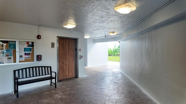 Building Photo - 4640 Lucerne Lakes Blvd W