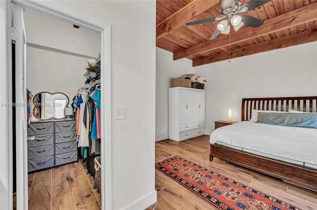 Building Photo - 7018 SW 53rd Ln