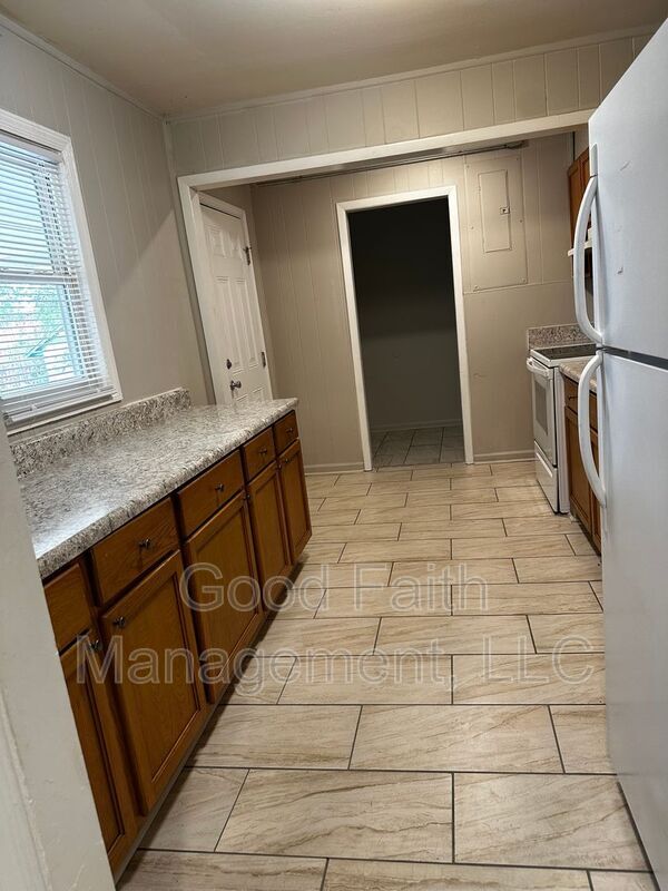 Building Photo - 1813 Alder Dr