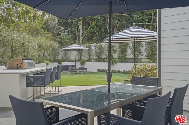 Building Photo - 530 Arbramar Ave