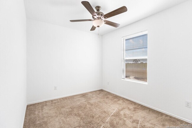 Building Photo - Charming Home Awaits: Spacious & Modern Living in a Prime Location