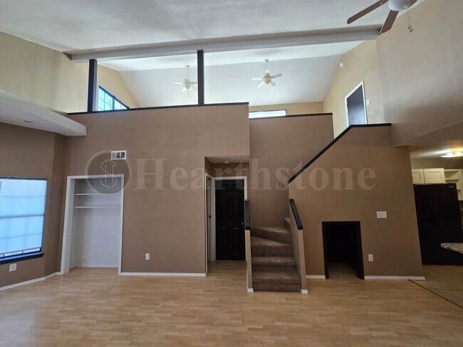 Building Photo - 1307 Gidding St