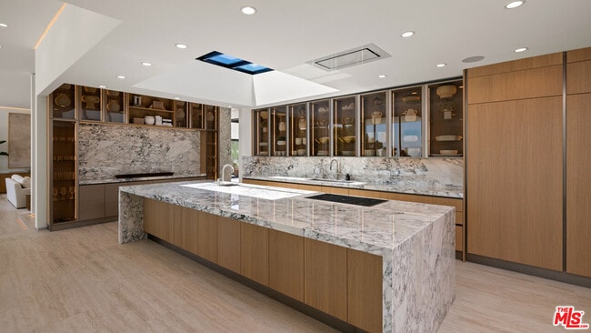 Building Photo - 365 Trousdale Pl