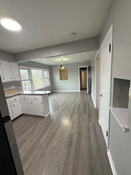 Building Photo - 5058 W Schubert Ave