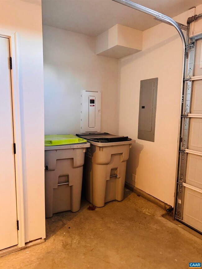 Building Photo - 2225 Woodburn Rd