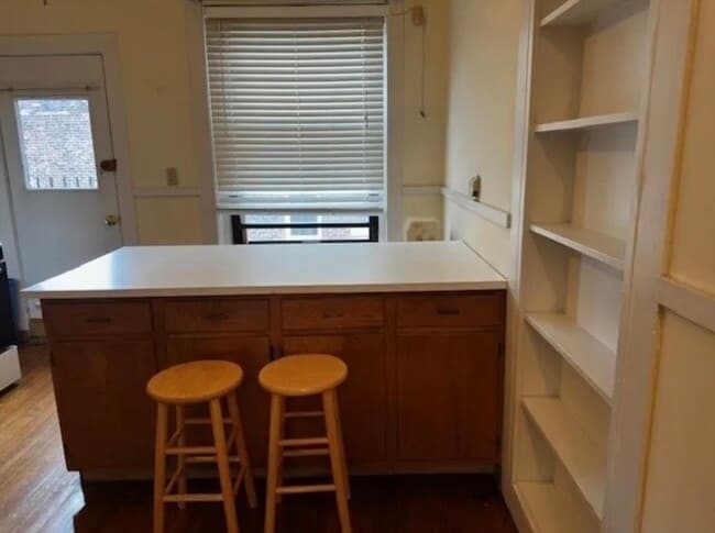 Building Photo - 380 Riverway