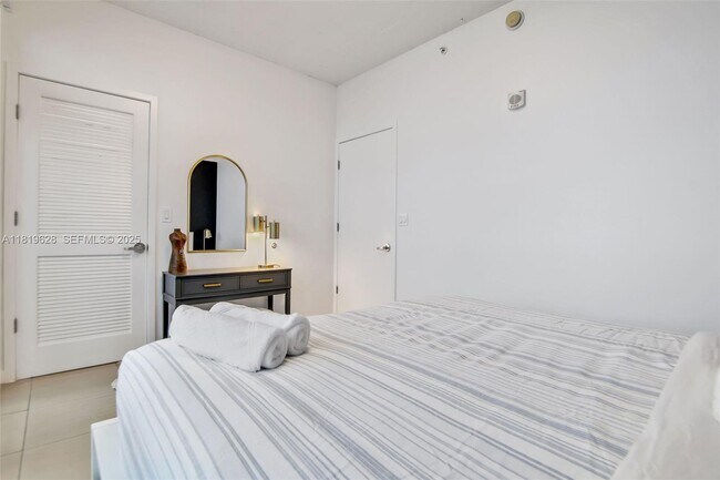 Building Photo - 3250 NE 1st Ave