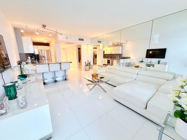 Building Photo - 100 Lincoln Rd