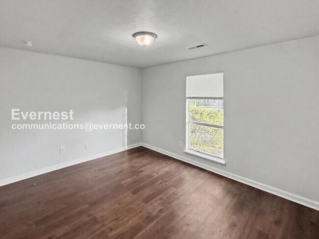 Building Photo - 248 Foxglen Rd