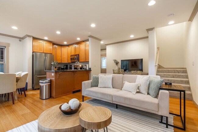 Building Photo - 316 19th Ave