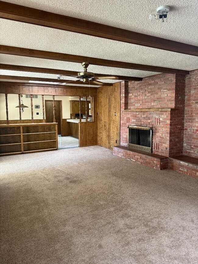 Building Photo - Large Vintage Home Available