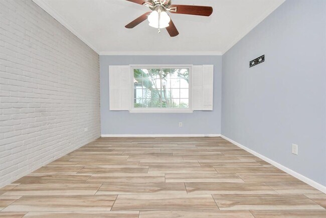 Building Photo - 2744 Briarhurst Dr