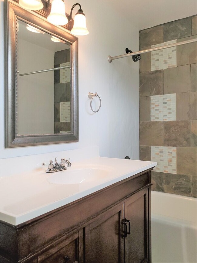 Building Photo - AMAZING 3 BED, 2 BATH Plus Study MILLERS ADDITION NW OKC