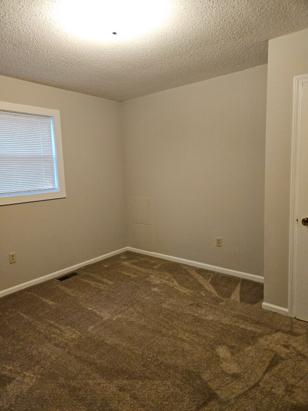 Building Photo - 491 Falls Ave