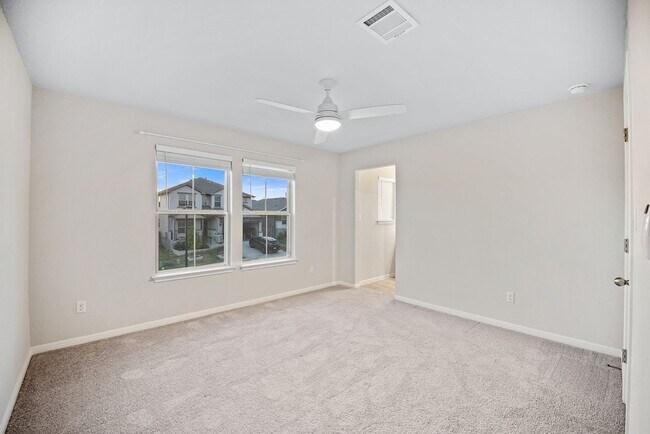 Building Photo - Amazing 5 Bedroom Home - Georgetown