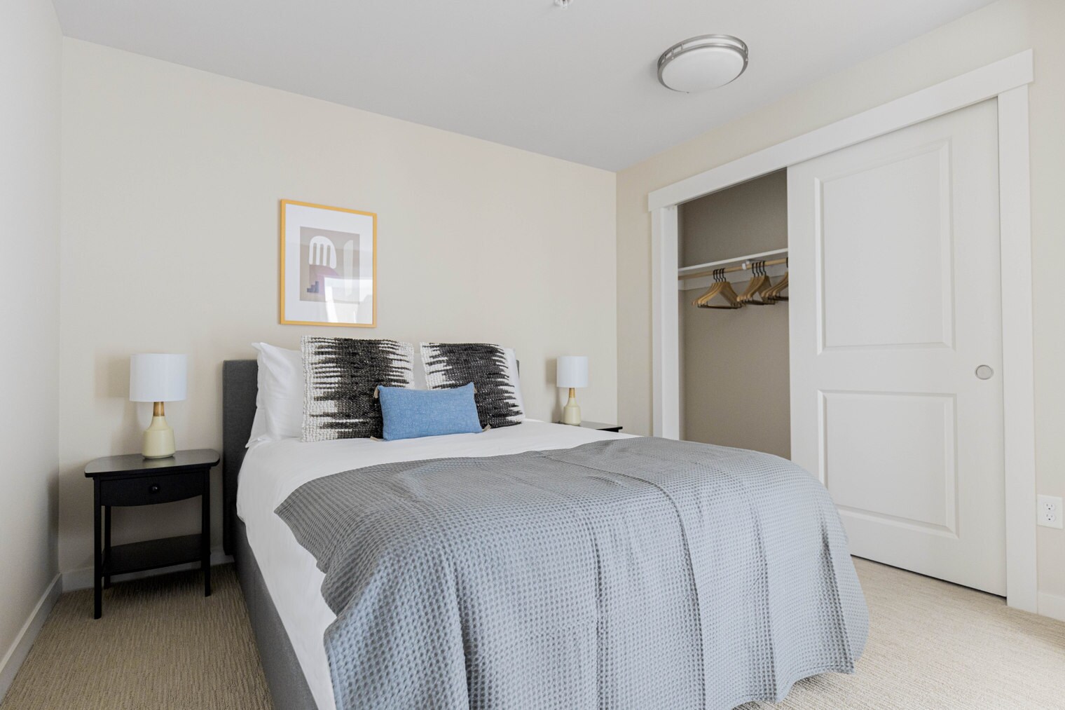 Building Photo - 215 10th Ave E