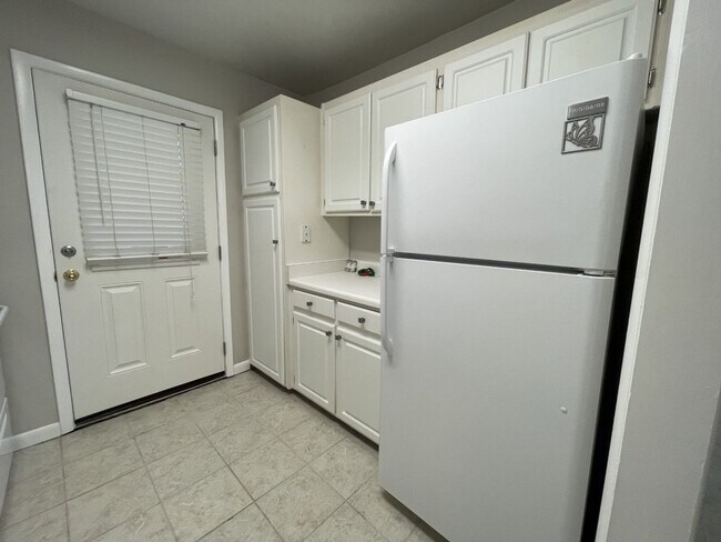 Building Photo - For Lease - 2BR/1BA at Landmark Condominiums!