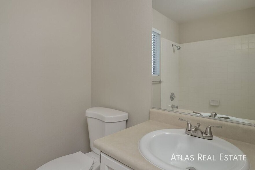 Building Photo - 549 Tabony Ave