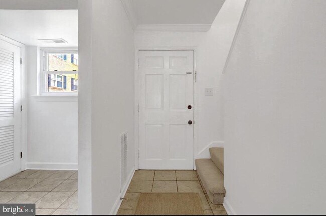 Building Photo - 5934 Mayflower Ct