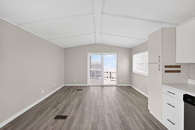 Building Photo - 436 4th Ave