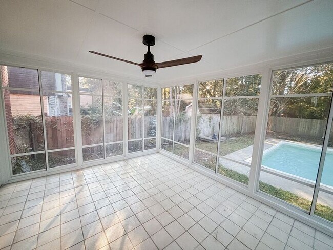 Building Photo - 104 Stratford Dr