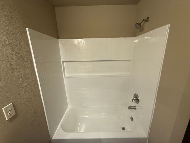 Building Photo - 713 Park Ln