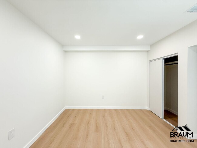 Building Photo - 15634 Leadwell St