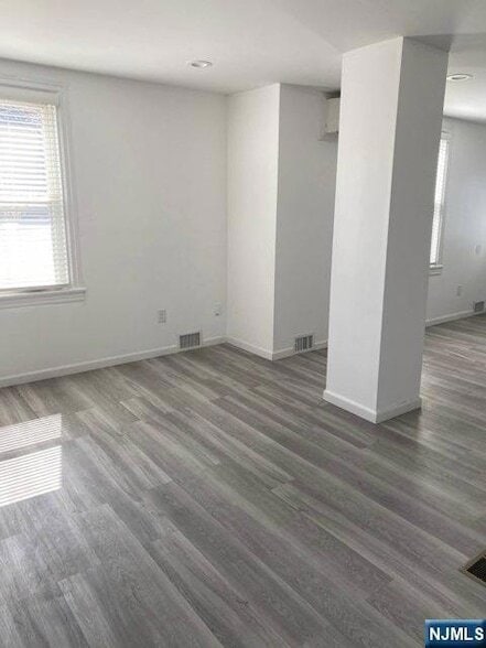 Building Photo - 454 Undercliff Ave