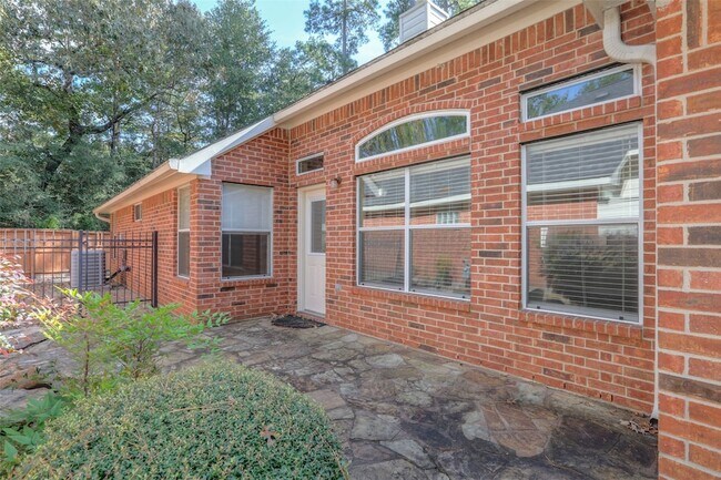 Building Photo - 131 Avonlea Dr