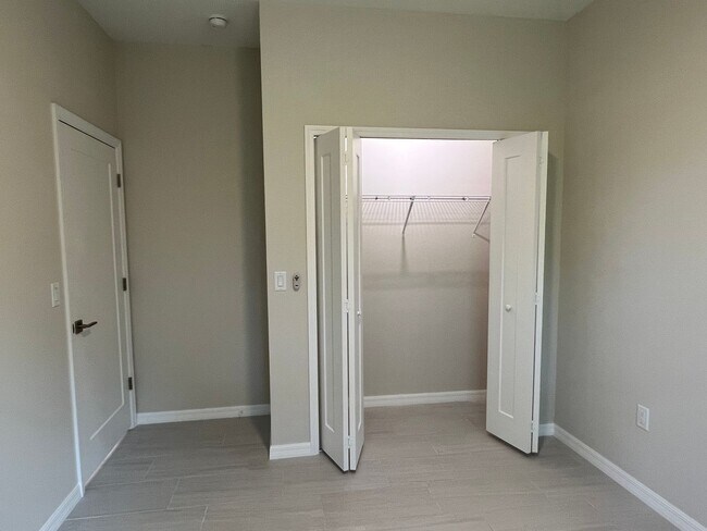 Building Photo - New Build open floor plan 3/2