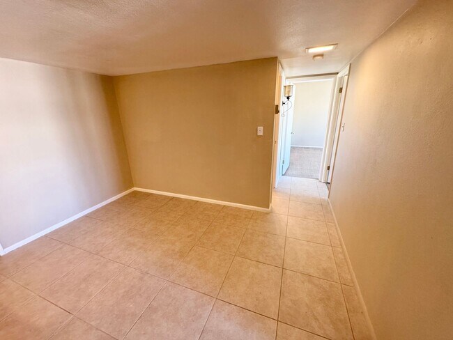 Building Photo - Amazing 2 Bedroom/2 Bath Condo!  Top Level Corner Unit with Spectacular Amenities!