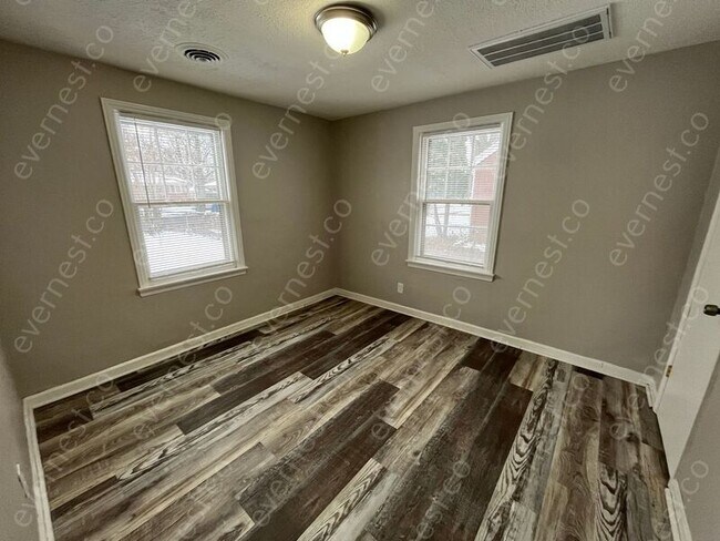 Building Photo - 5085 Adella St