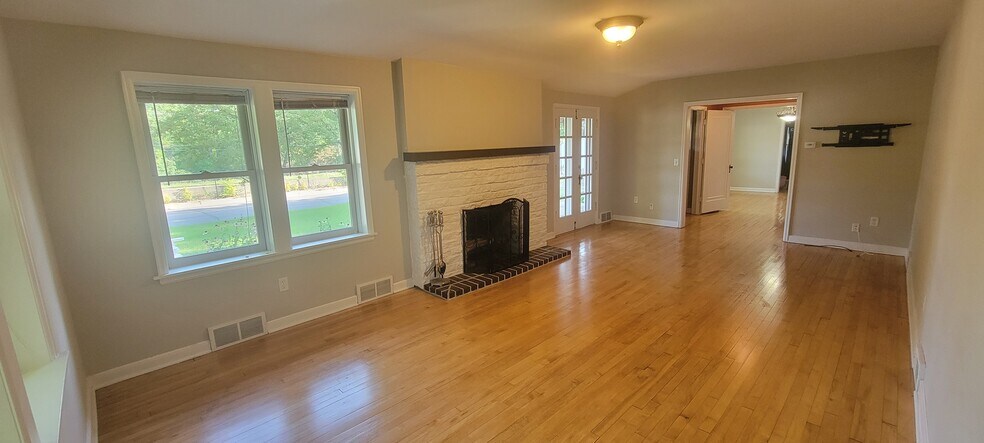 Primary Photo - 19101 Delton Ave