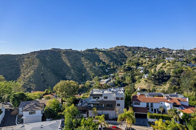 Building Photo - Prestigious Hollywood Hills Home for Rent