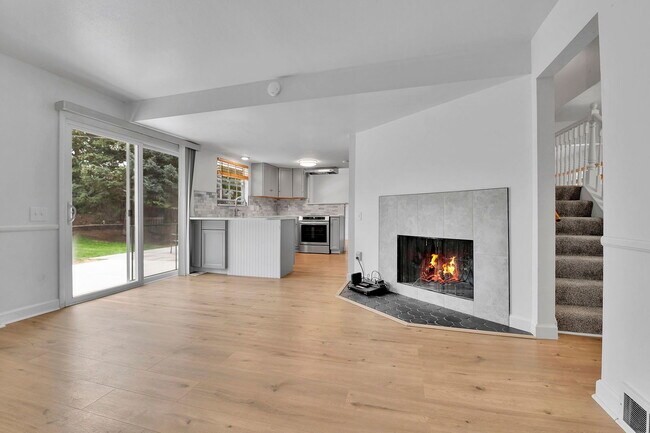 Building Photo - 6824 S Willow St