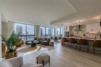 Building Photo - 333 N New River Dr E