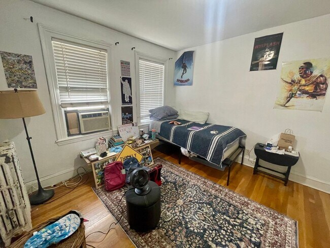 Building Photo - 9/1 No Fee!- Sunny upper floor 2BR - w/d i...