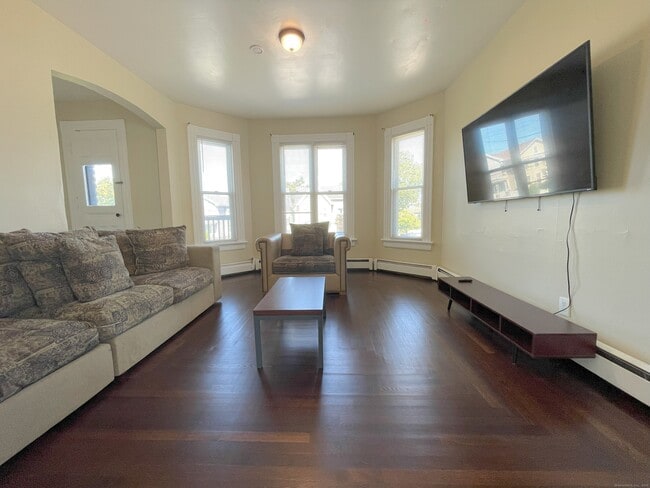 Primary Photo - 196 Blatchley Ave