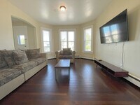 Building Photo - 196 Blatchley Ave