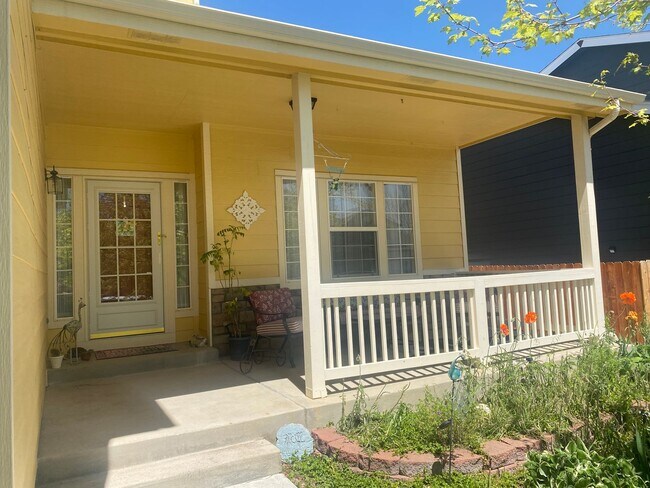 Building Photo - Gorgeous, High-End, Longmont home!