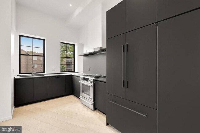 Building Photo - 1451 Maryland Ave NE