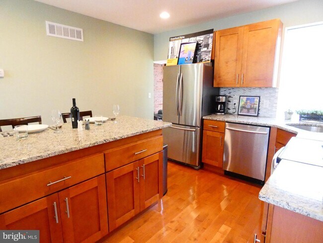 Building Photo - 2043 Martha St