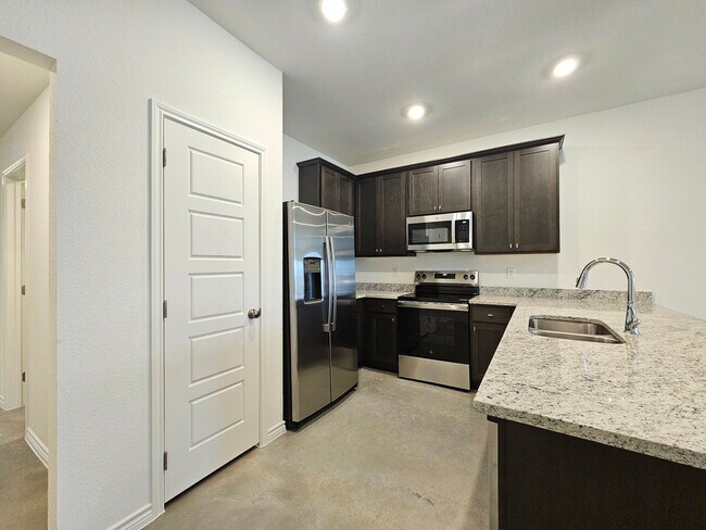 Building Photo - 1227 Concord Dr