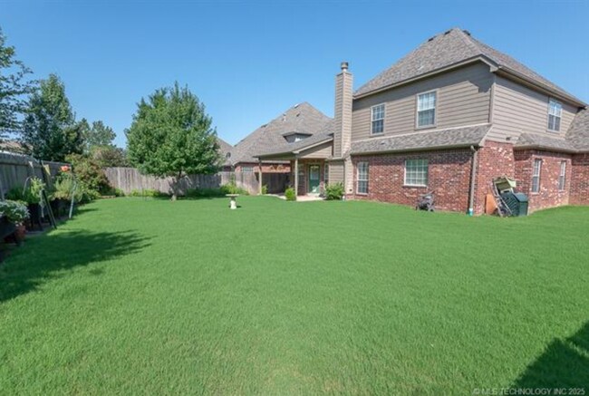 Building Photo - 5 Bedroom Home In Broken Arrow