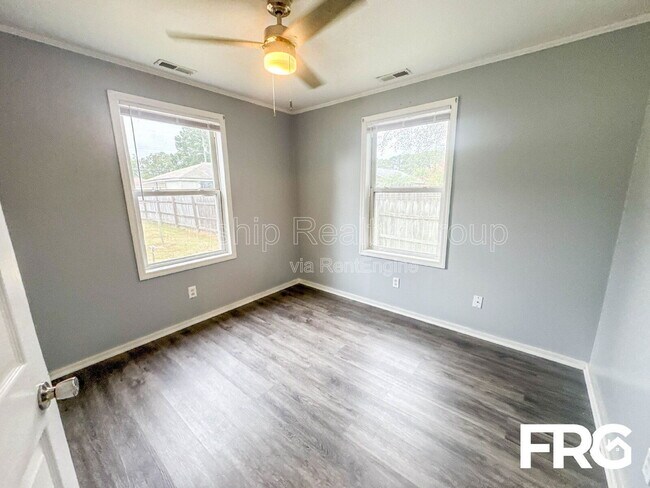 Building Photo - 122 Blaire Ln
