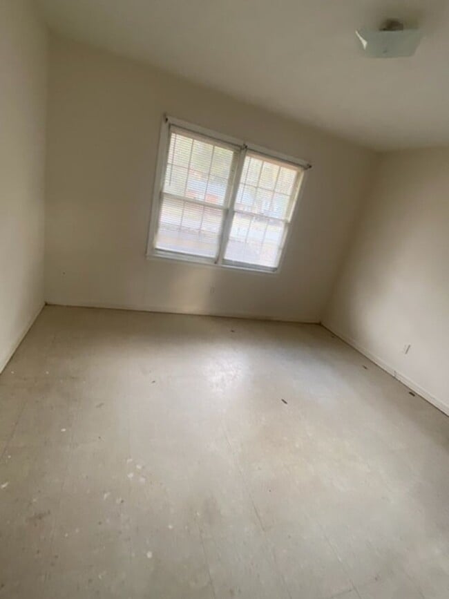 Building Photo - 2921 Doyle Ave