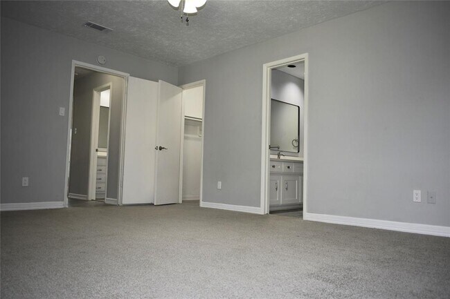 Building Photo - 10011 Sageorchard Ln